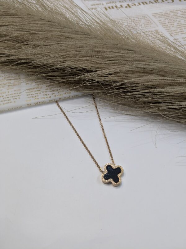 Reversible Black & White Clover